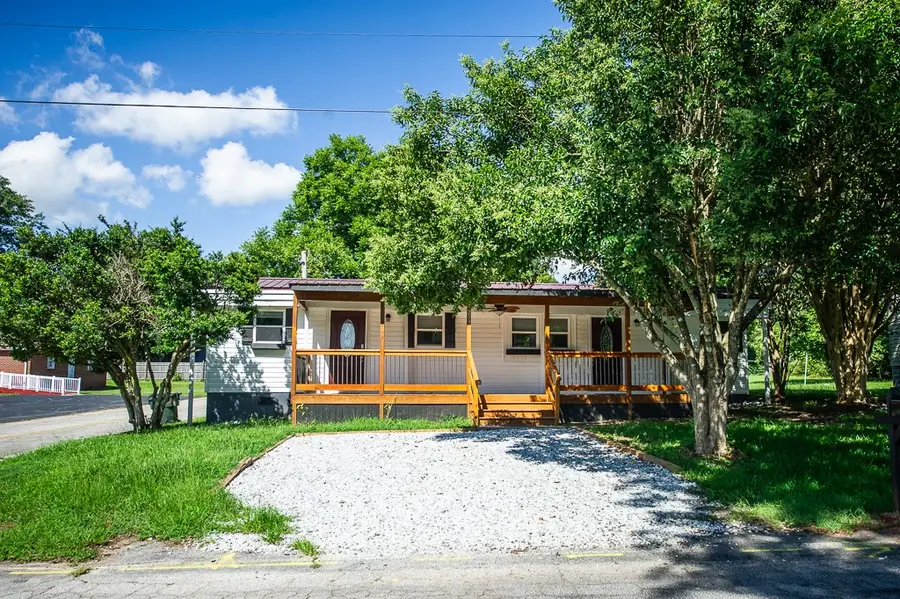 203 N Hampton Street, Westminster, SC 29693 - #2