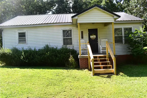 1521 Woodlawn Road, Greenwood, SC 29646