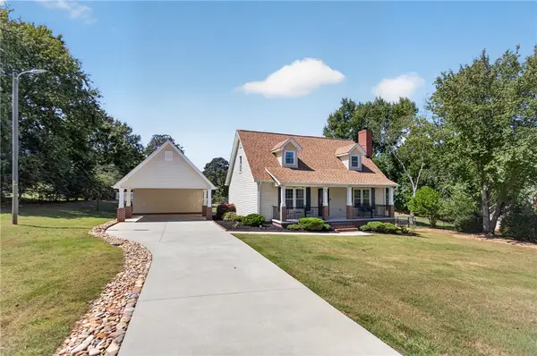 307 Country Glen, Pelzer, SC 29669