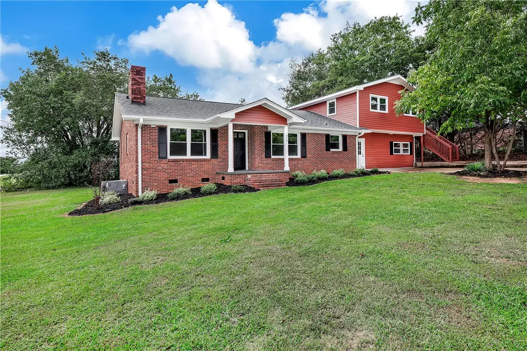 315 W South 4th Street, Seneca, SC 29678 - #1