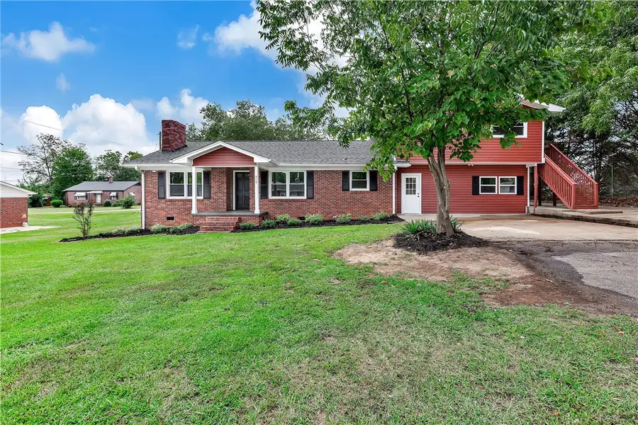 315 W South 4th Street, Seneca, SC 29678 - #2