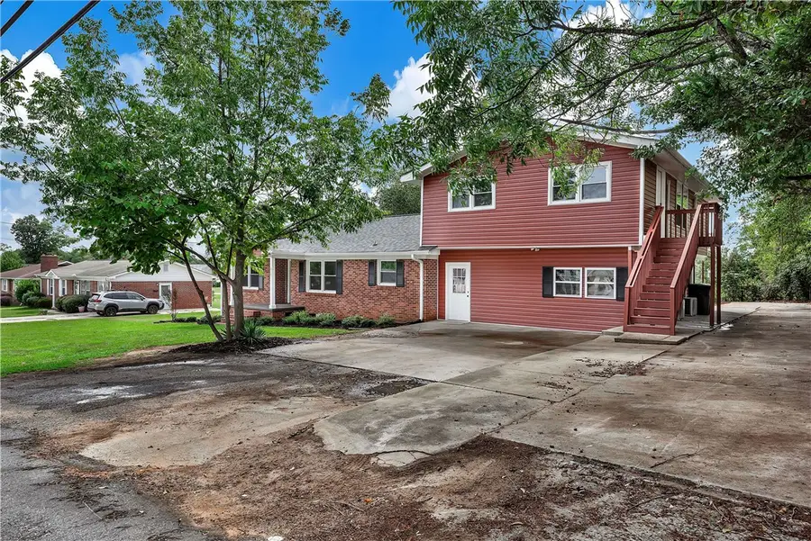 315 W South 4th Street, Seneca, SC 29678 - #3