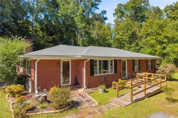 504 Lovingood Avenue, Walhalla, SC 29691