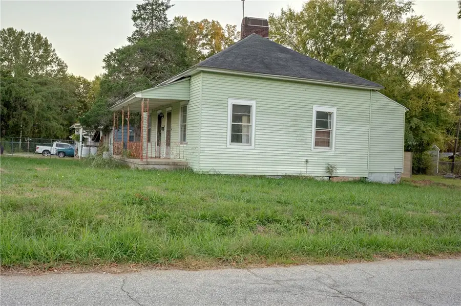 517 Barnwell Street, Calhoun Falls, SC 29628 - #3