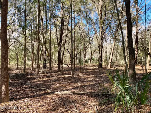 31 Honeysuckle Lane, Beaufort, SC 29907