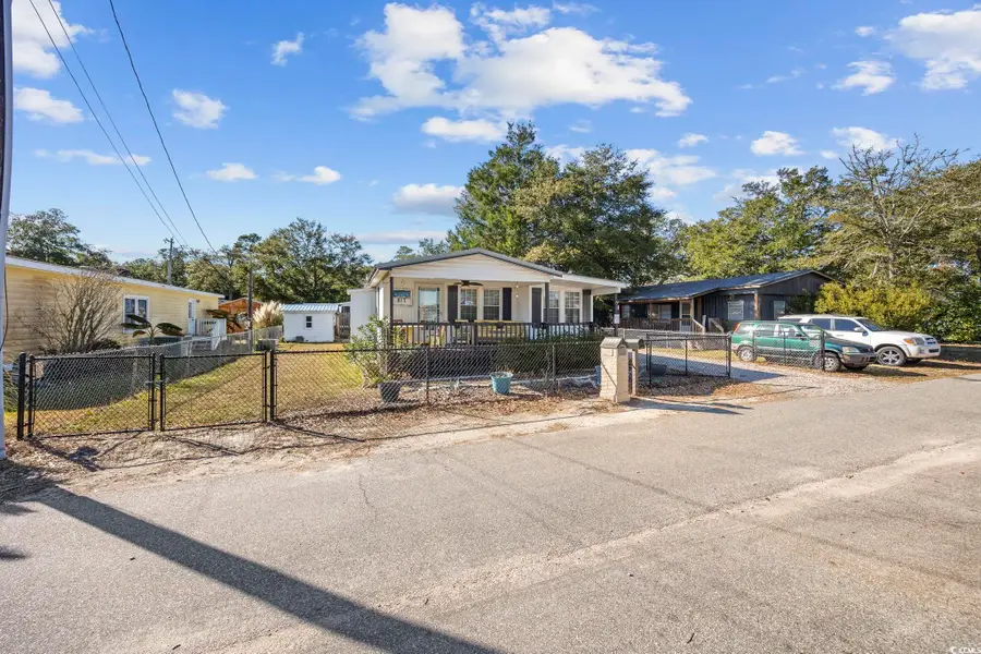 817 Wayne St., North Myrtle Beach, SC 29582 - #3