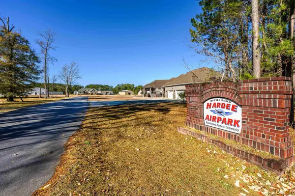 206 Mooney Ct., Loris, SC 29569