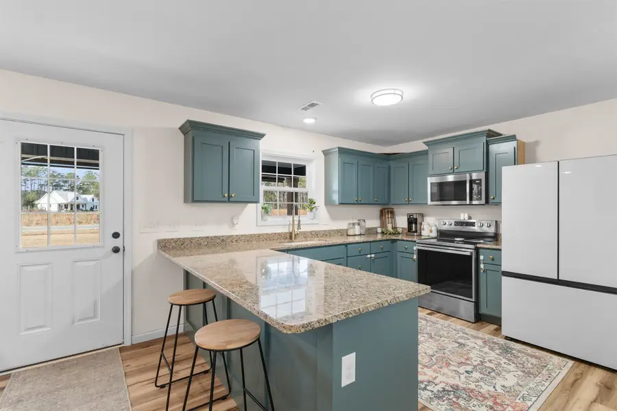 140 Leadwood St., Andrews, SC 29510 - #3