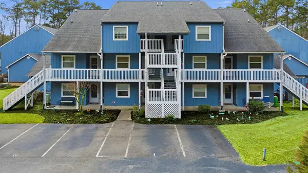 24 Boundaryline Dr. Nw #Apt C, Calabash, NC 28467