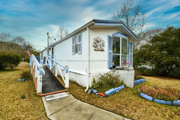 19 Crooked Island Circle, Murrells Inlet, SC 29576