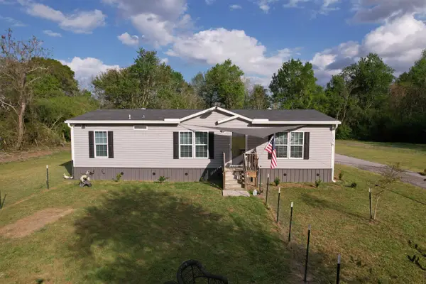 1336 Earle Rd., Andrews, SC 29510