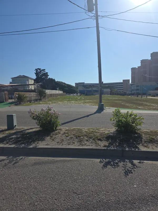 304 30th Ave. S, Atlantic Beach, SC 29582