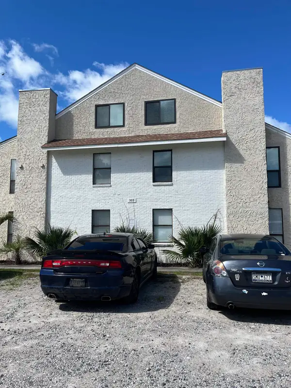 303 20th Ave. S #106, Myrtle Beach, SC 29577