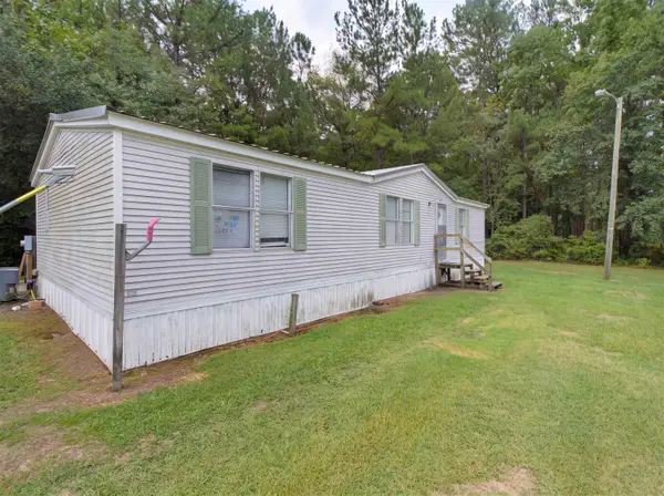 18 Locust St, Andrews, SC 29510