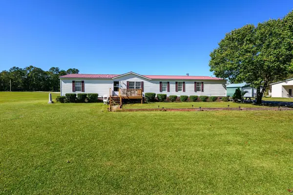 5372 Party Pines Rd., Conway, SC 29526