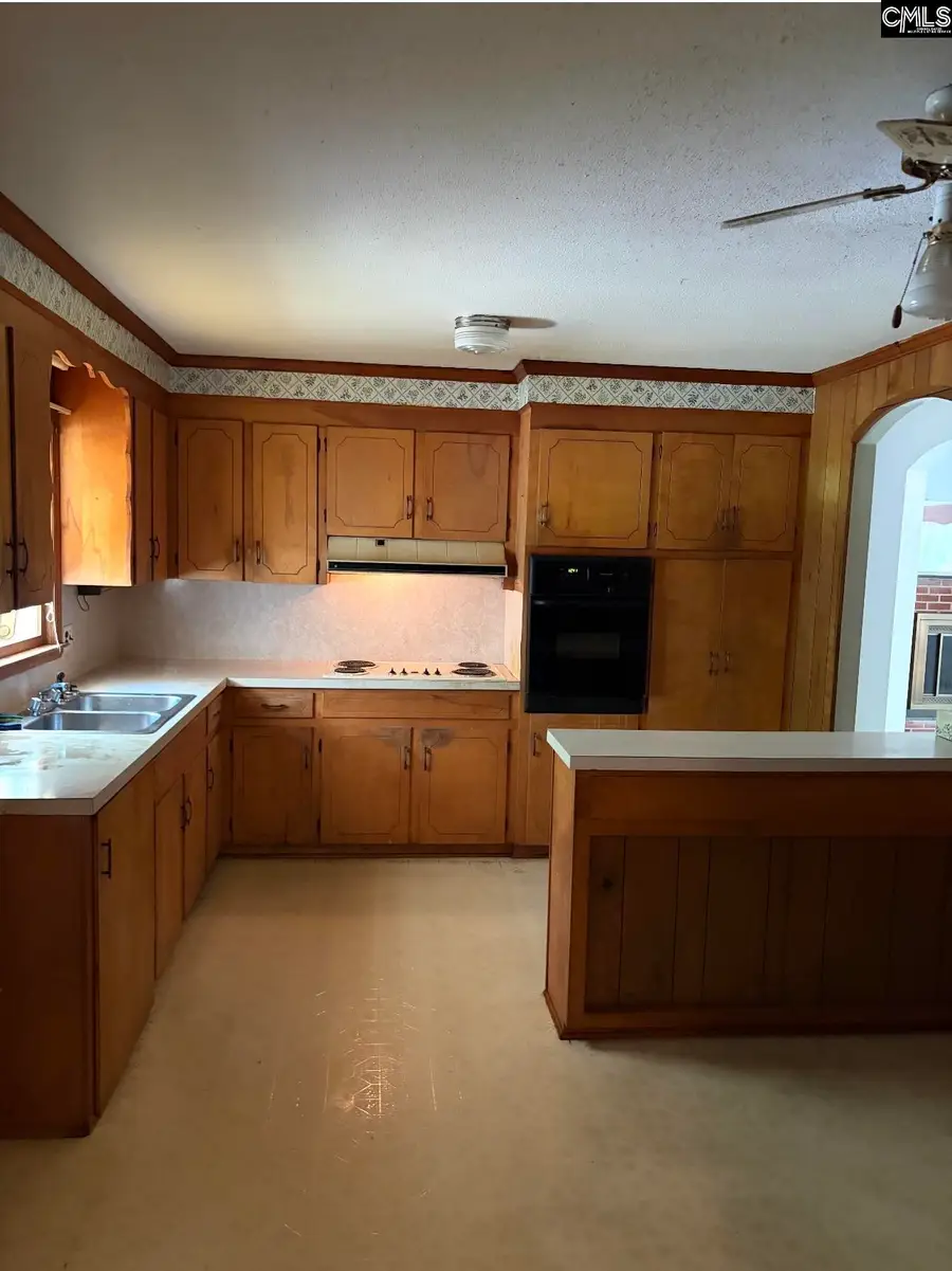 2415 Oak Ln, Camden, SC 29020 - #2