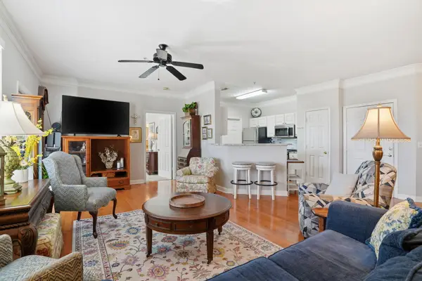 1533 Cambridge Lakes Drive #203d, Mount Pleasant, SC 29464