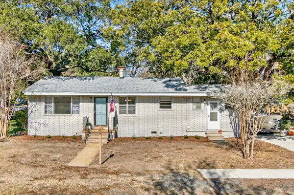 822 Rogers Lane, Mount Pleasant, SC 29464