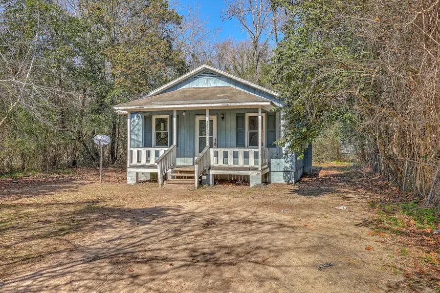 225 Reardon Street, Manning, SC 29102 - #3