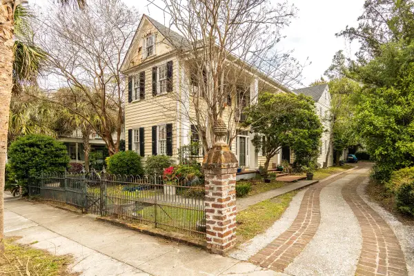 10 Council Street, Charleston, SC 29401