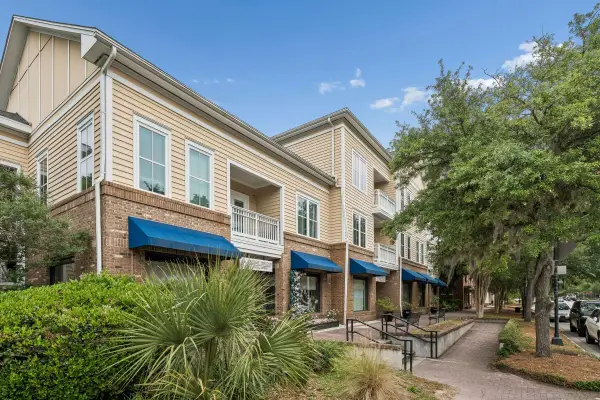 250 Seven Farms Drive #302, Charleston, SC 29492