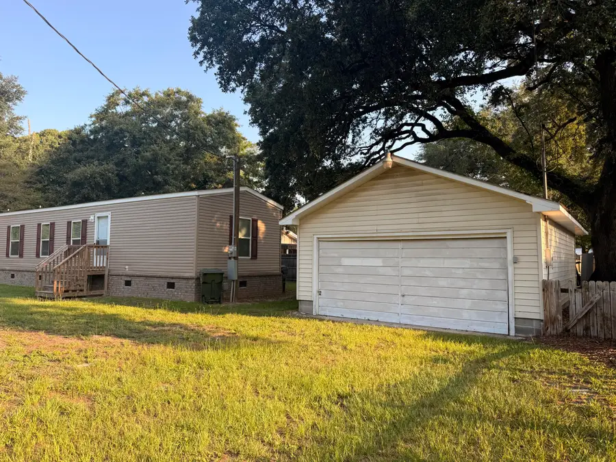 106 Hammond Street, Bonneau, SC 29431 - #2