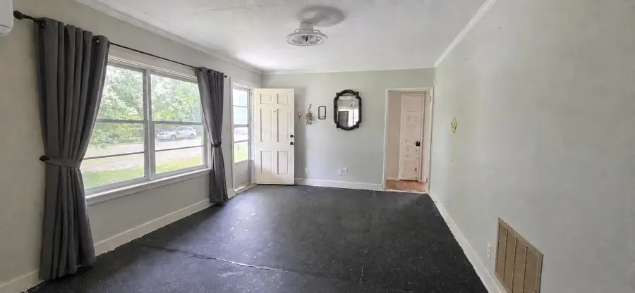 306 E Hampton Street, Elloree, SC 29047 - #3