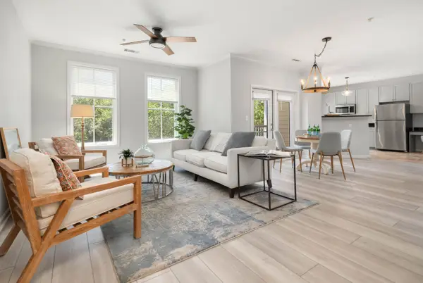 280 Seven Farms Drive #Unit 202, Charleston, SC 29492