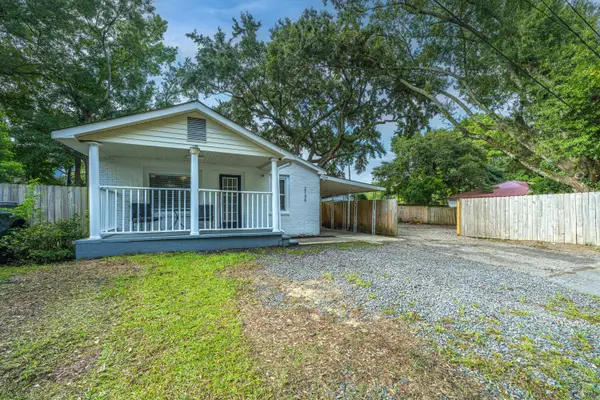 2136 Easy Street, North Charleston, SC 29406