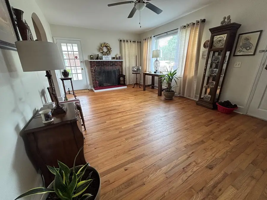 422 E Savannah St, Calhoun Falls, SC 29628 - #2