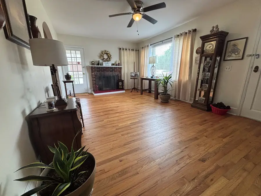 422 E Savannah St, Calhoun Falls, SC 29628 - #3