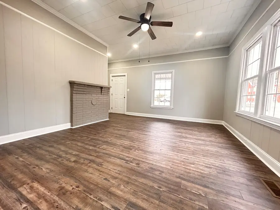 25 S Greenwood Avenue, Ware Shoals, SC 29692 - Image #3