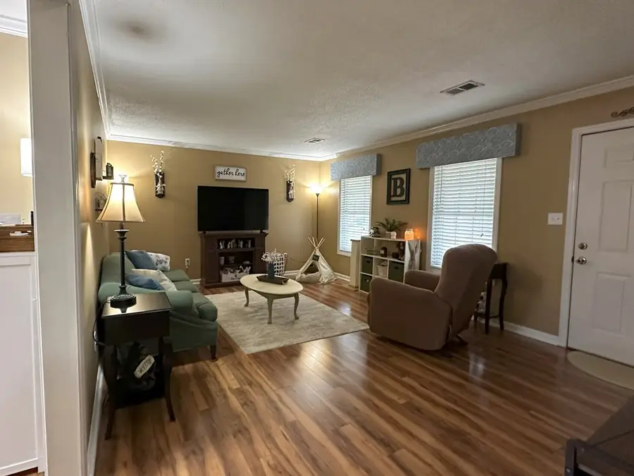 103 W Cabot Ct, Greenwood, SC 29649 - Image #2