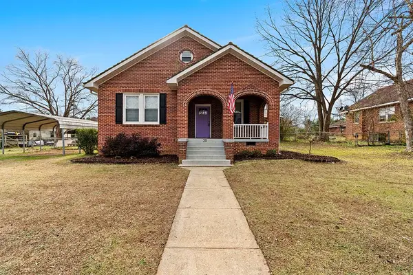 211 Woodlawn St, Greenwood, SC 29649