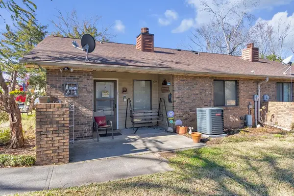 224 N Elm Ct, Greenwood, SC 29646