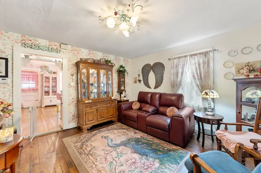 342 N Hampton Avenue, Calhoun Falls, SC 29628 - #2