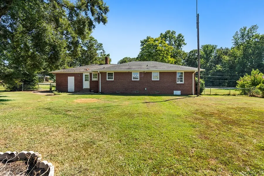 423 Dogwood Dr, Greenwood, SC 29646 - #2