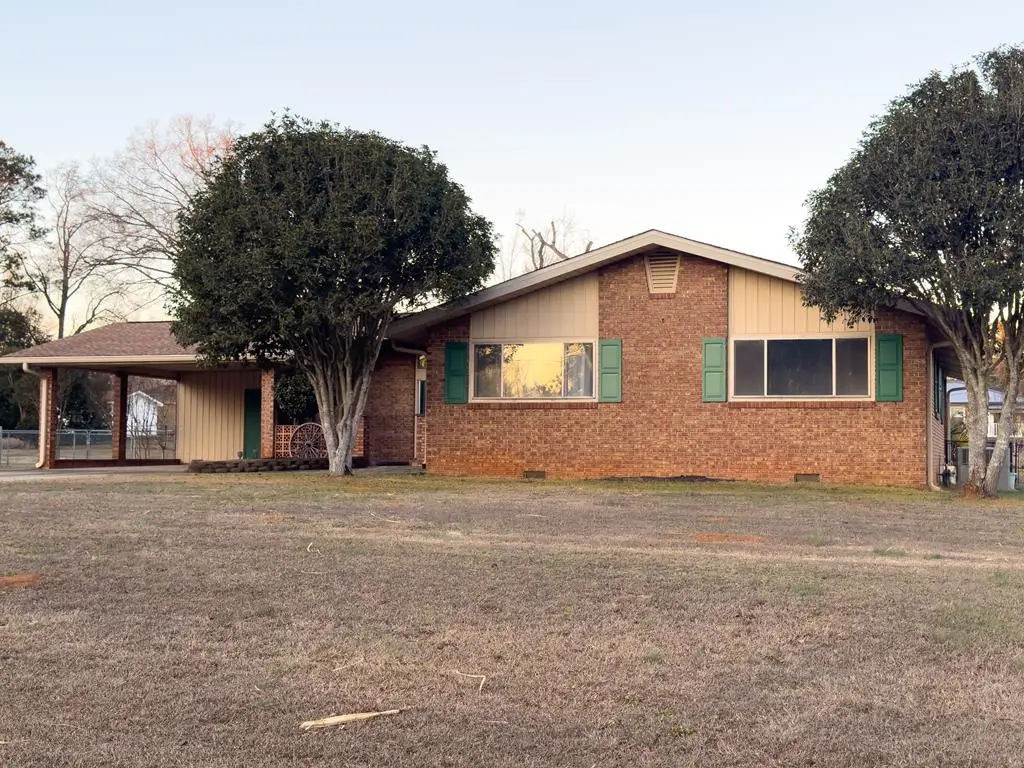 102 Hulsey Dr, Greenwood, SC 29646 - Image #1