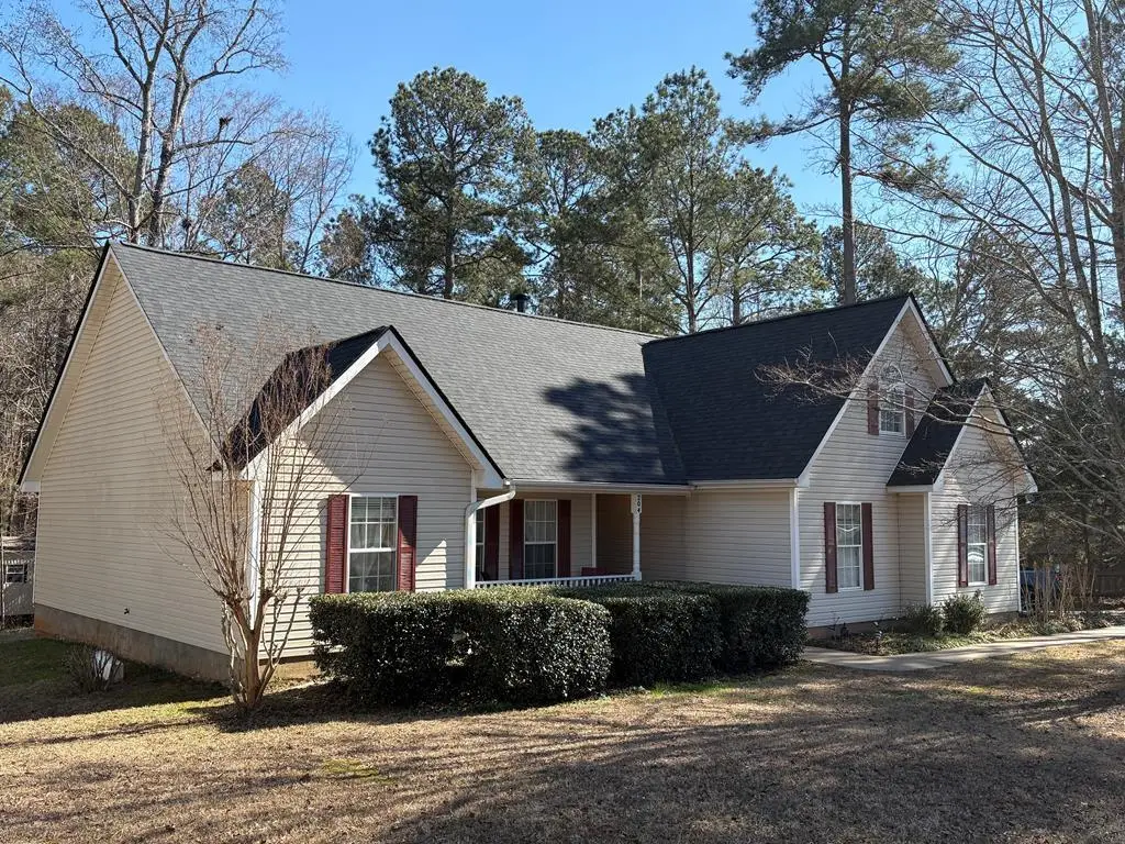 204 Woodbury Dr, Greenwood, SC 29646 - #1