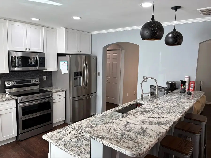 204 Woodbury Dr, Greenwood, SC 29646 - #3