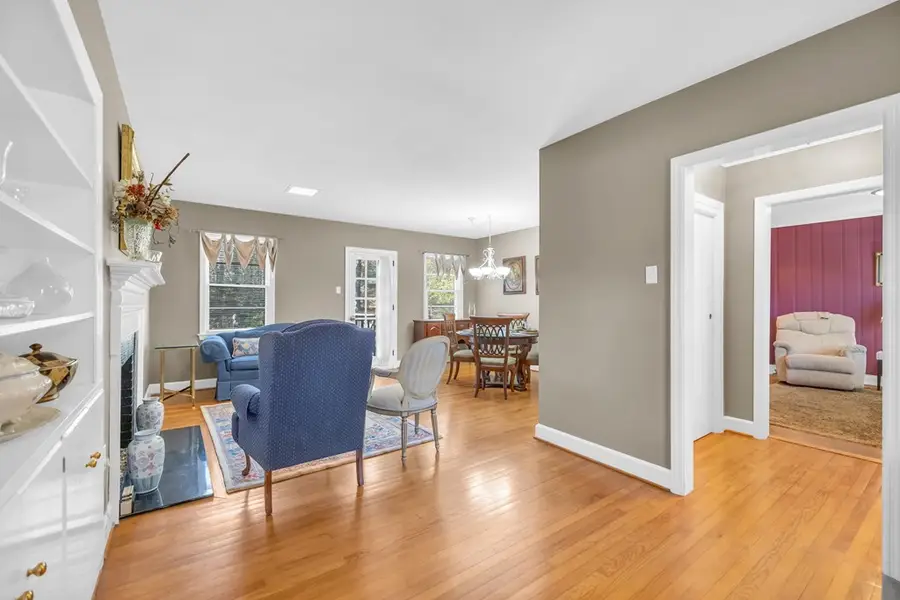 109 Crestmont Dr, Greenwood, SC 29649 - #3