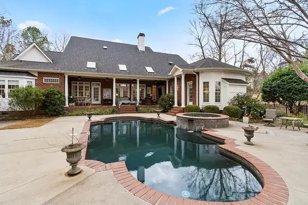 907 Hunters Creek Blvd, Greenwood, SC 29649