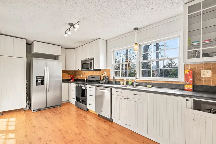 121 Hitt St, Greenwood, SC 29646 - #2