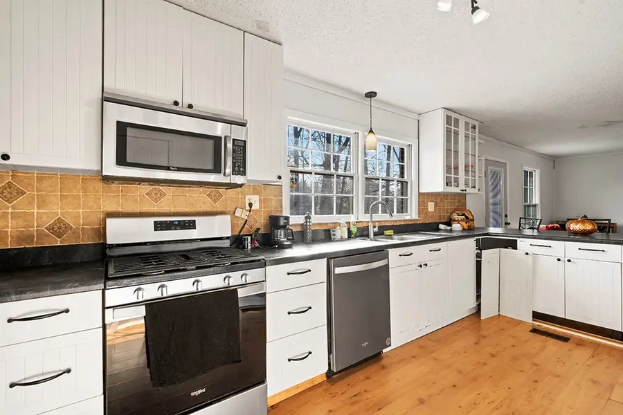 121 Hitt St, Greenwood, SC 29646 - #3