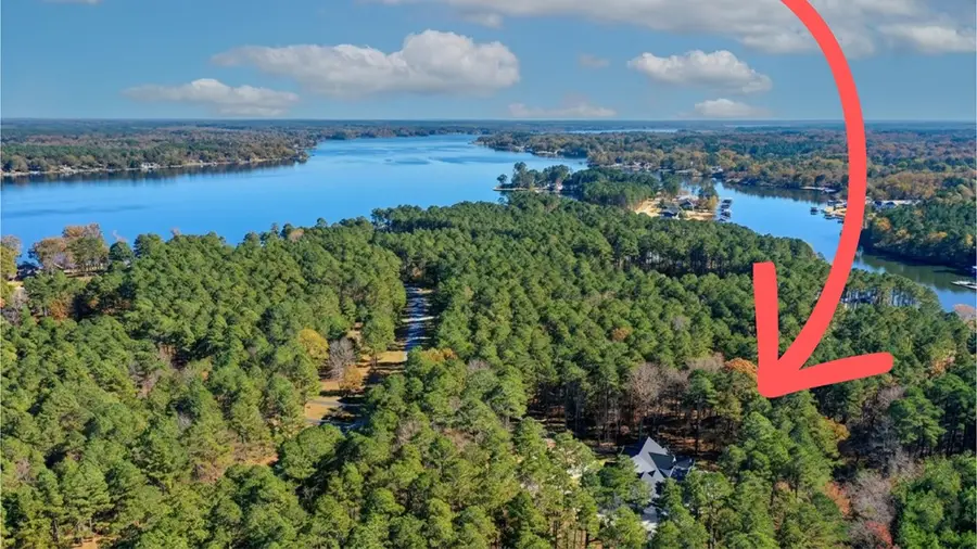 318 Mainsail Dr, Greenwood, SC 29649 - #2