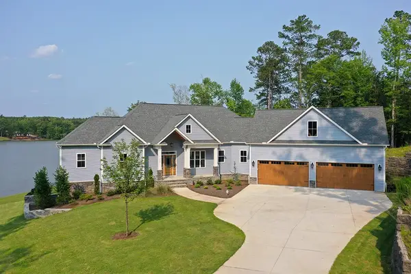 990 Eagles Harbor Dr, Hodges, SC 29653