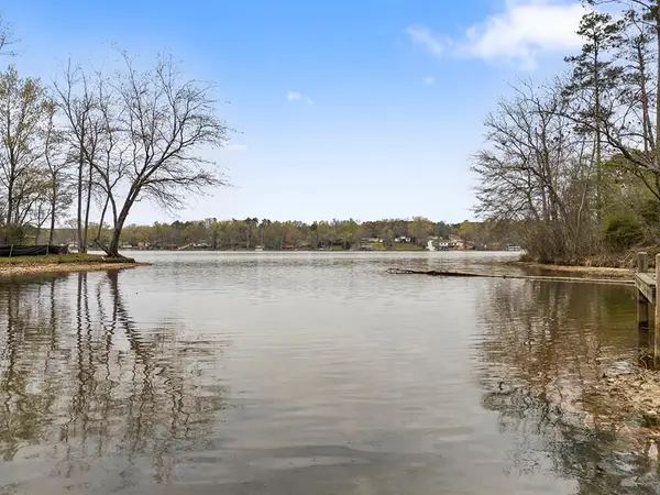 974 Eagles Harbor Dr, Hodges, SC 29653