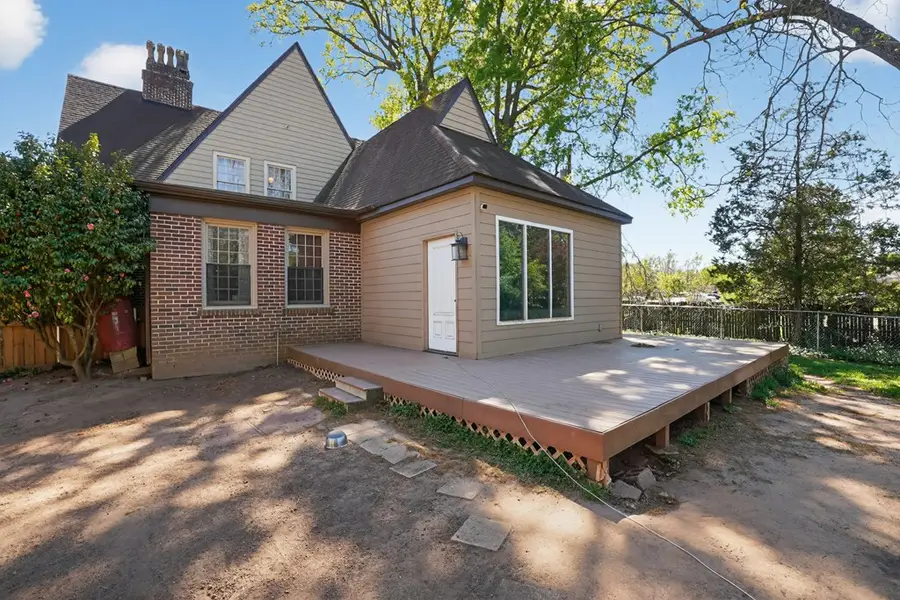 511 E Cambridge Avenue, Greenwood, SC 29646 - #2