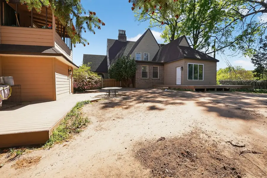 511 E Cambridge Avenue, Greenwood, SC 29646 - #3