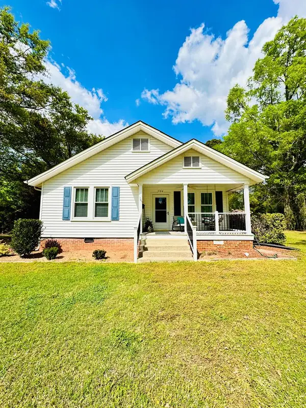 104 Ridgeway St, Abbeville, SC 29620